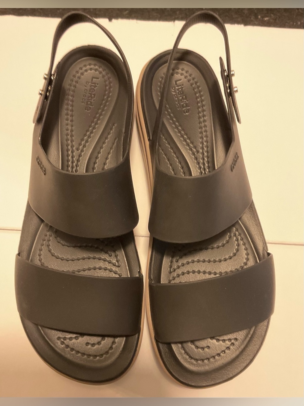 NWT - Crocs Brooklyn, Black Platform Wedge Sandals - Sz 8 - Picture 4 of 4